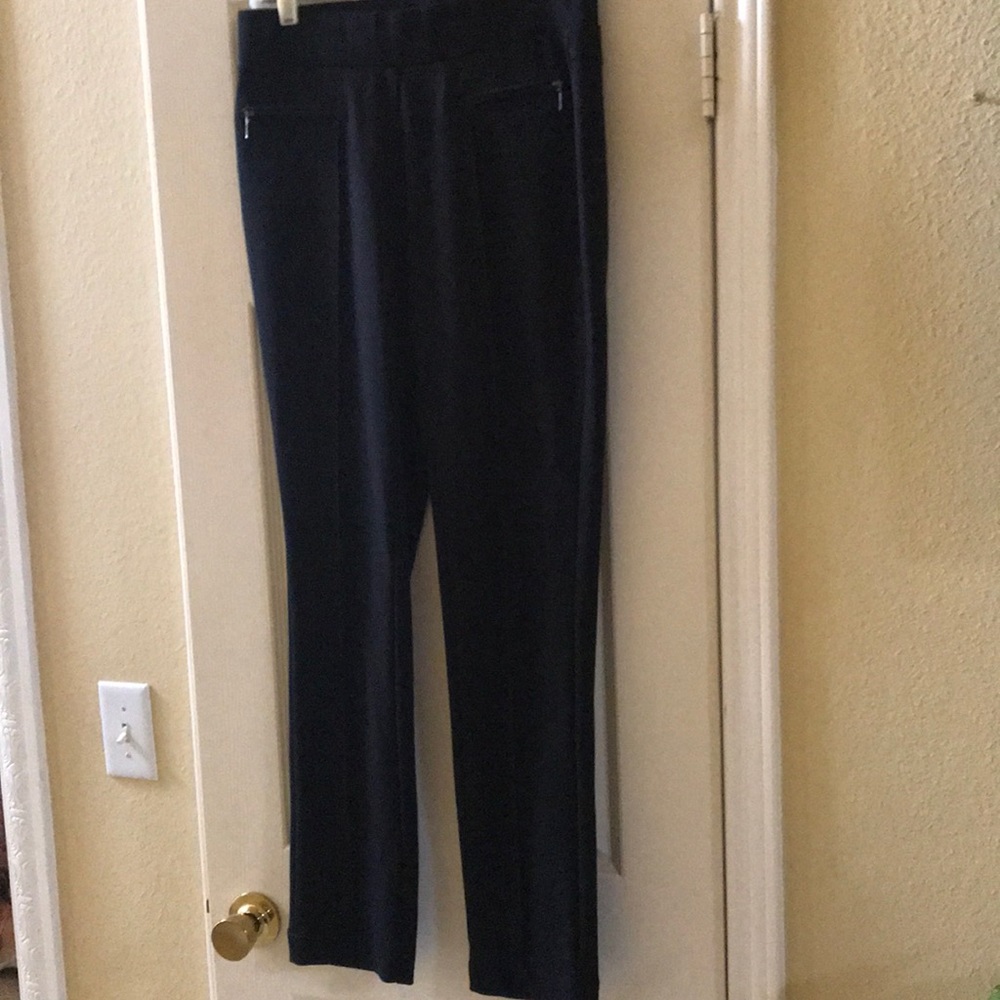 NWOT-Women’s-Rafaella-Black Casual Pants-Size 6